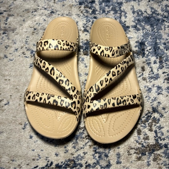 Crocs Kaydee II Cheetah Print Slip-On Slides Size 7 - Picture 4 of 9
